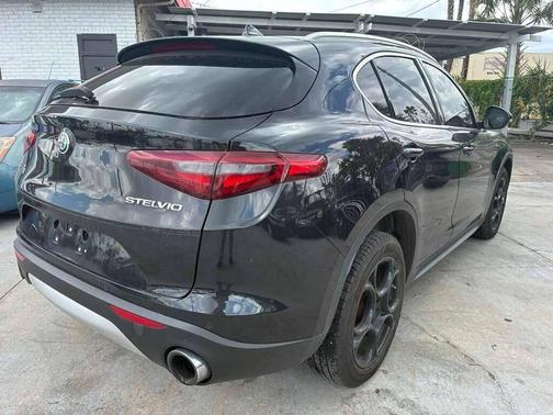 Vulcano Black Metallic 2018 Alfa Romeo Stelvio Base