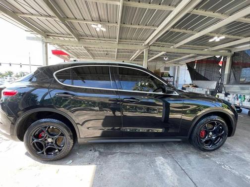 Vulcano Black Metallic 2018 Alfa Romeo Stelvio Base