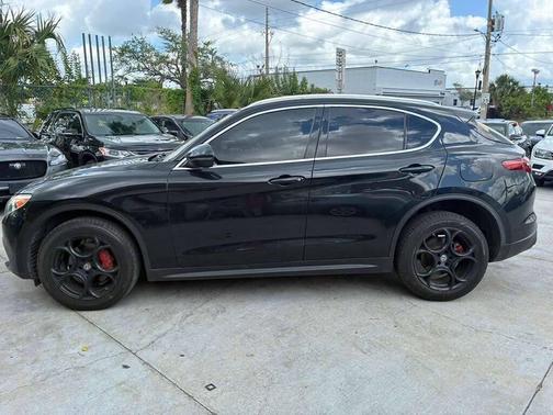 Vulcano Black Metallic 2018 Alfa Romeo Stelvio Base