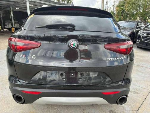 Vulcano Black Metallic 2018 Alfa Romeo Stelvio Base