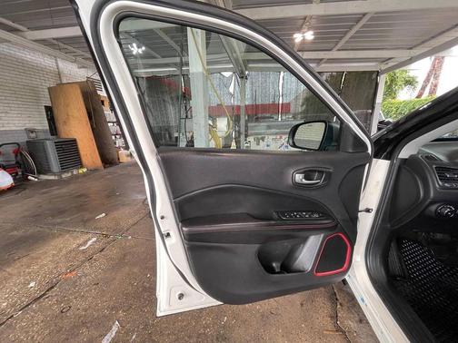 White Clearcoat 2019 Jeep Compass Trailhawk