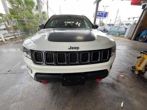 White Clearcoat 2019 Jeep Compass Trailhawk