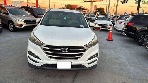 2017 Hyundai TUCSON SE