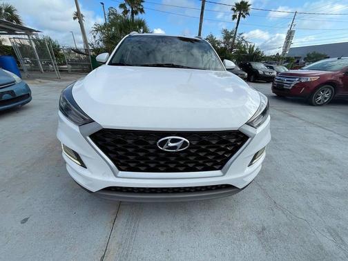 White Cream 2021 Hyundai TUCSON Sport