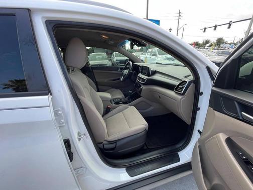 White Cream 2021 Hyundai TUCSON Sport