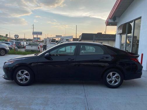 2021 Hyundai ELANTRA SE