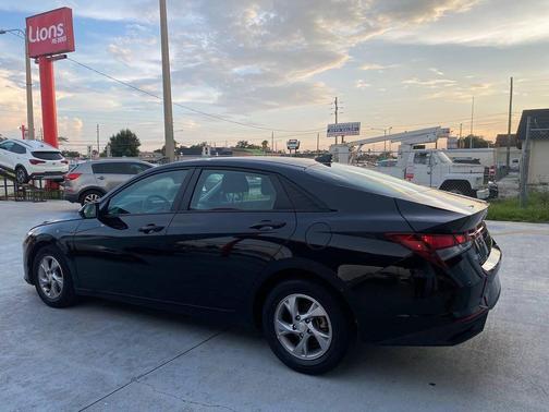 2021 Hyundai ELANTRA SE