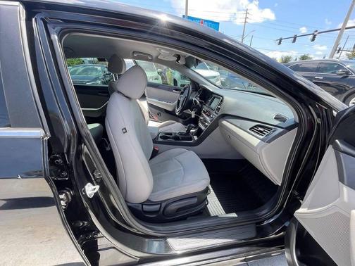 Phantom Black 2019 Hyundai SONATA SE