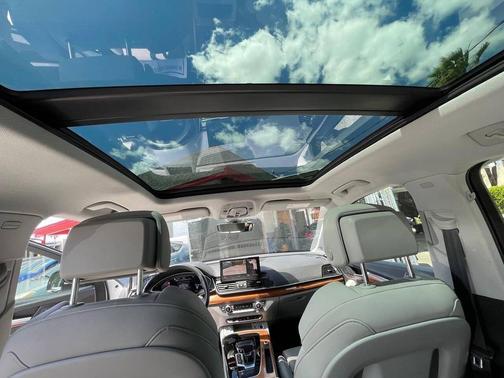 Glacier White Metallic 2022 Audi Q5 45 S line Prestige