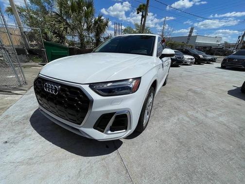 Glacier White Metallic 2022 Audi Q5 45 S line Prestige