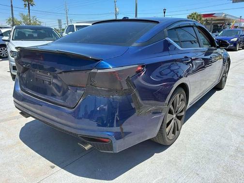 Deep Blue Pearl 2022 Nissan Altima SR FWD