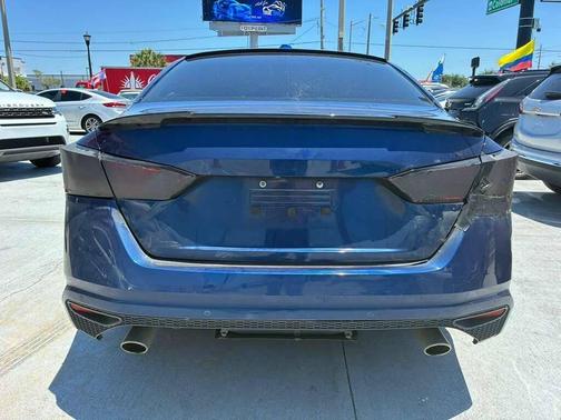 Deep Blue Pearl 2022 Nissan Altima SR FWD