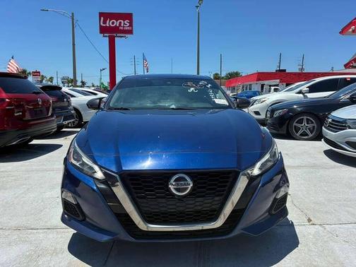 Deep Blue Pearl 2022 Nissan Altima SR FWD