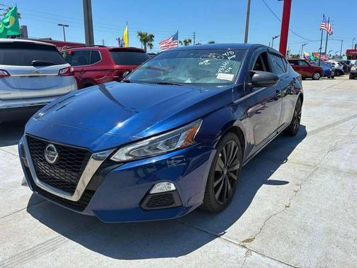 Deep Blue Pearl 2022 Nissan Altima SR FWD