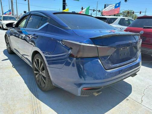 Deep Blue Pearl 2022 Nissan Altima SR FWD