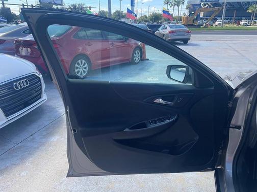 2022 Chevrolet Malibu FWD LT