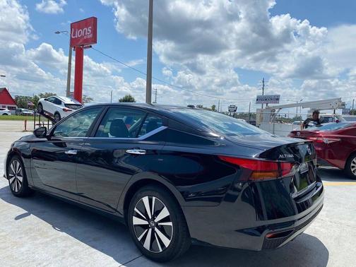 2021 Nissan Altima 2.5 SV