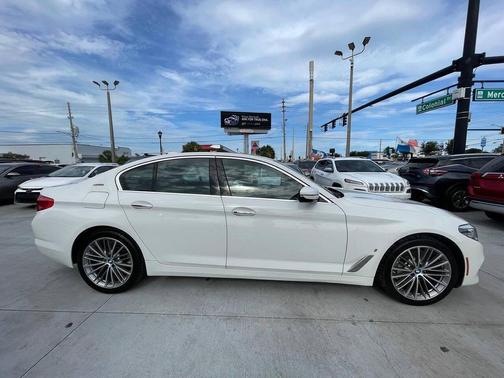 Alpine White 2018 BMW 530e iPerformance