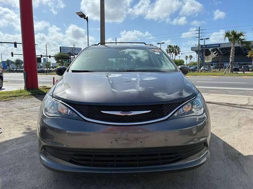 Granite Crystal Metallic Clearcoat 2020 Chrysler Voyager LXI