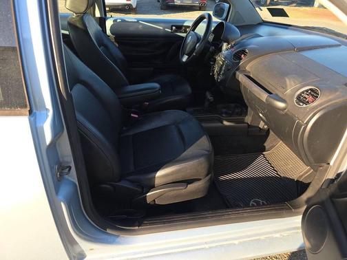 2008 Volkswagen New Beetle S