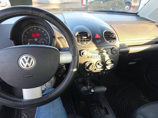 2008 Volkswagen New Beetle S
