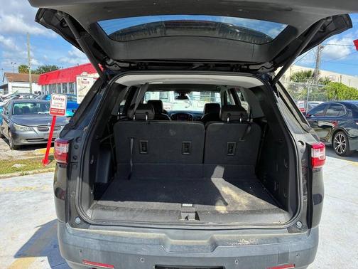 Mosaic Black Metallic 2020 Chevrolet Traverse LT Leather