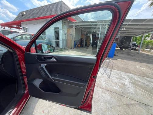 Cardinal Red Metallic 2019 Volkswagen Tiguan 2.0T SE