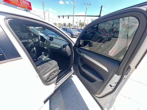 Cortina White 2018 Audi Q3 2.0T Premium