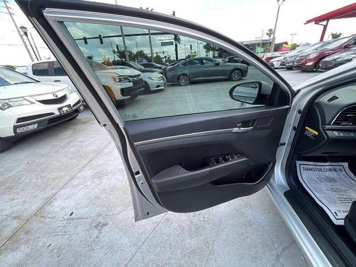 Symphony Silver 2018 Hyundai ELANTRA Limited