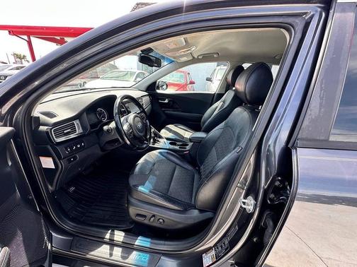 Platinum Graphite 2019 Kia Niro s Touring