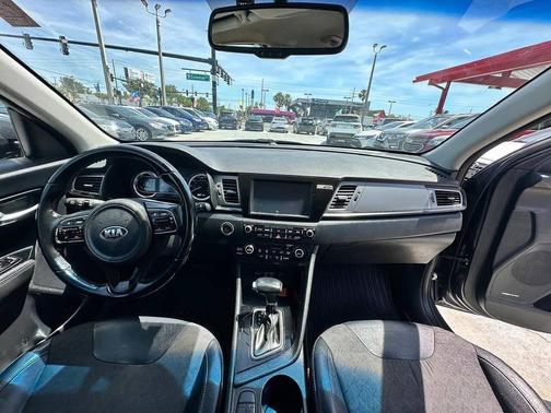 Platinum Graphite 2019 Kia Niro s Touring
