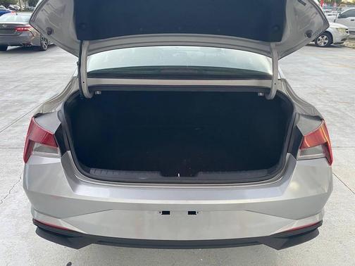 2021 Hyundai ELANTRA SE