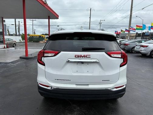 2024 GMC Terrain SLT