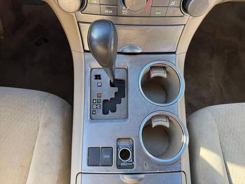 2010 Toyota Highlander SE