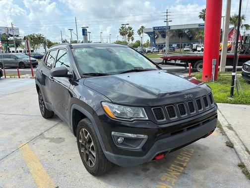 Diamond Black Crystal Pearlcoat 2019 Jeep Compass Trailhawk