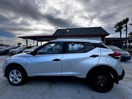 2020 Nissan Kicks S