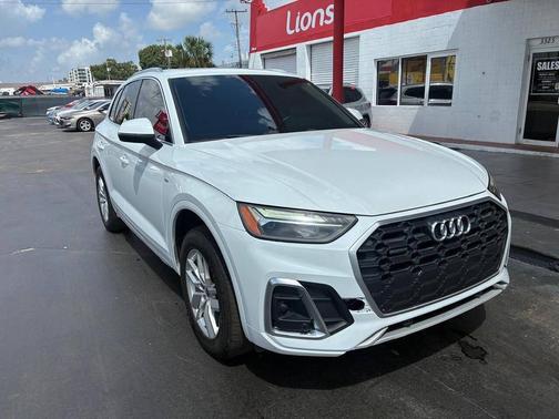 Glacier White Metallic 2022 Audi Q5 45 S line Premium