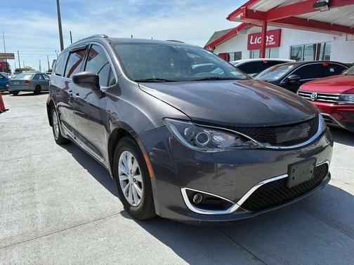 Granite Crystal Metallic Clearcoat 2018 Chrysler Pacifica Touring-L