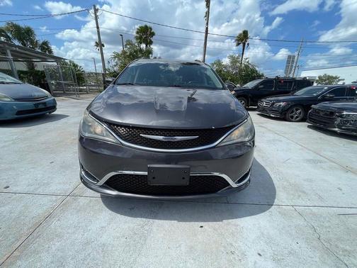 Granite Crystal Metallic Clearcoat 2018 Chrysler Pacifica Touring-L
