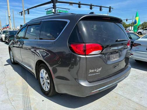 Granite Crystal Metallic Clearcoat 2018 Chrysler Pacifica Touring-L