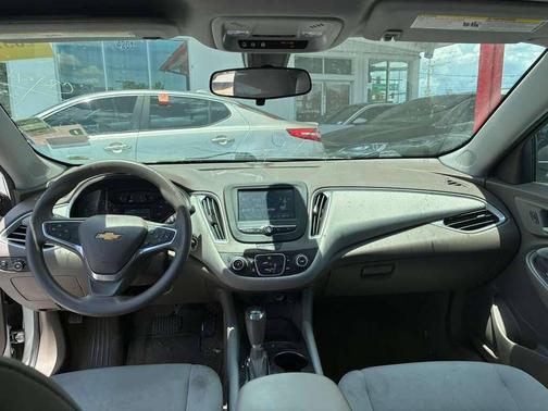 Silver Ice Metallic 2018 Chevrolet Malibu 1LS