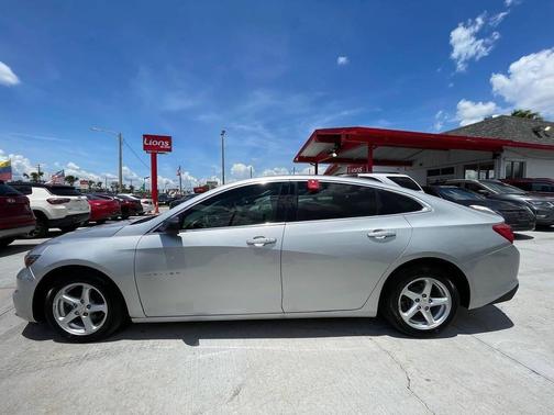 Silver Ice Metallic 2018 Chevrolet Malibu 1LS