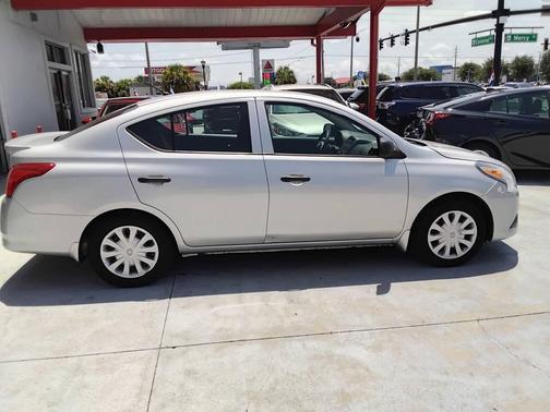 2015 Nissan Versa 1.6 S+