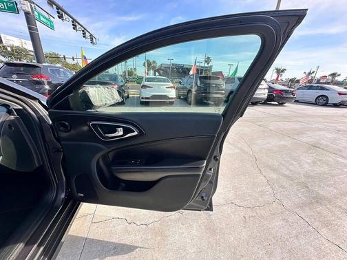 Granite Crystal Metallic Clearcoat 2015 Chrysler 200 C