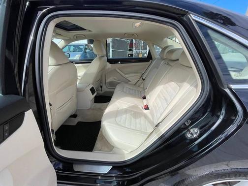 2014 Volkswagen Passat 1.8T Auto SEL Premium