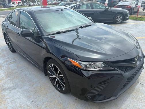 Midnight Black Metallic 2020 Toyota Camry SE