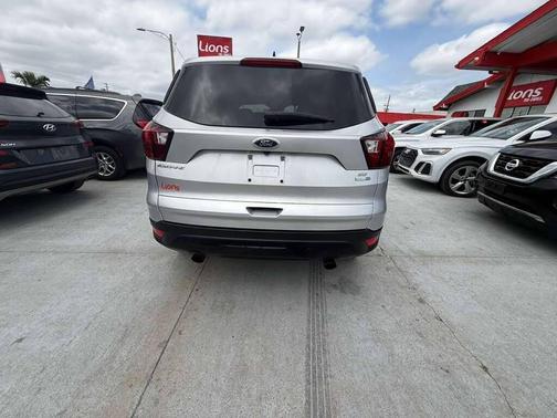 Ingot Silver Metallic 2019 Ford Escape SE