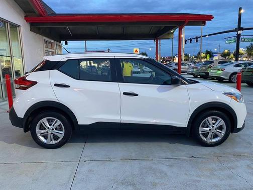 2020 Nissan Kicks S