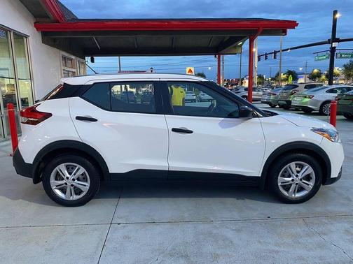 2020 Nissan Kicks S