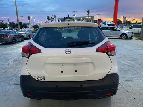 2020 Nissan Kicks S